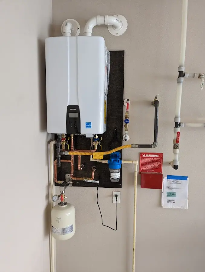 Professional plumber installing copper piping in a Zelienople home